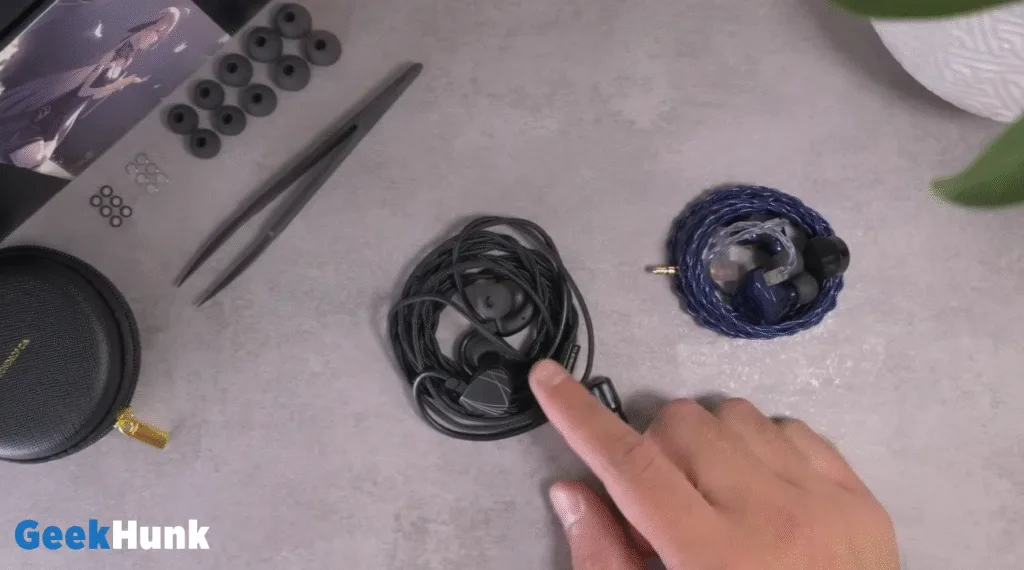 Moondrop Arya vs. Starfield