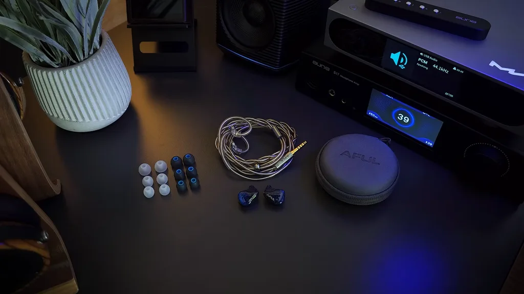 Aful Explorer retail box, zippered carry case, and silicone ear tips